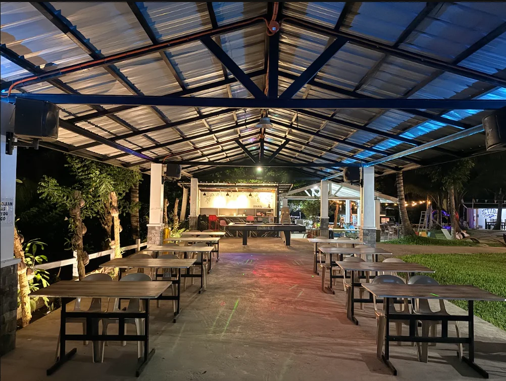 Covered open-air common space at Starksway Resort